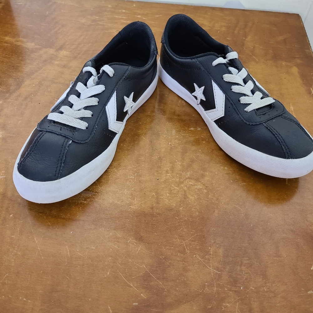 Converse Leather Junior Size 2 Sneakers Athletic - Picture 5 of 8